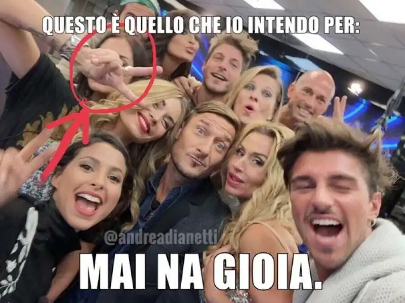 francesco totti selfie nella casa del grande fratello   