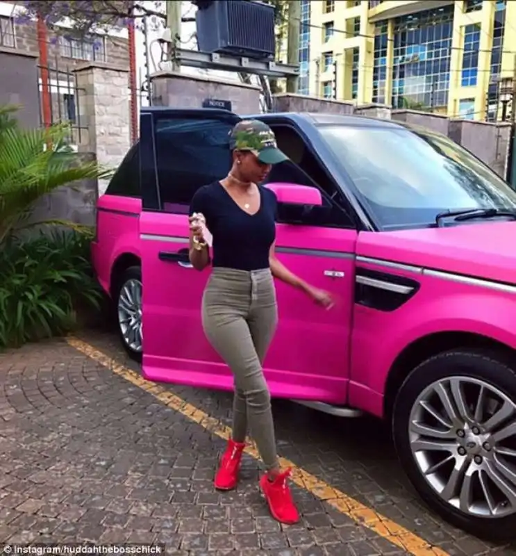 hudda the boss chick e il suv fucsia