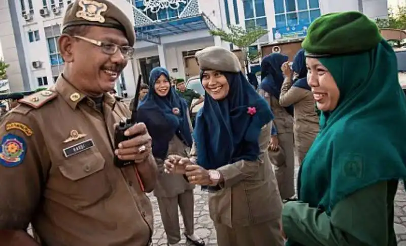 indonesia   ronde femminili per la sharia 3