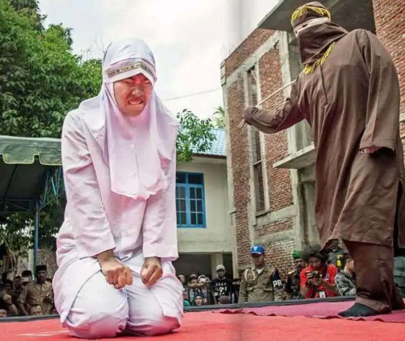 indonesia   ronde femminili per la sharia