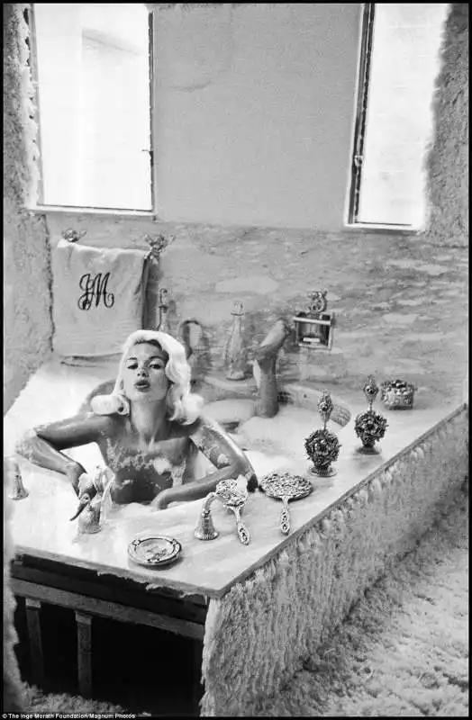 jayne mansfield nella vasca da bagno