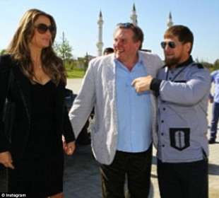 kadyrov con depardieu e liz hurley