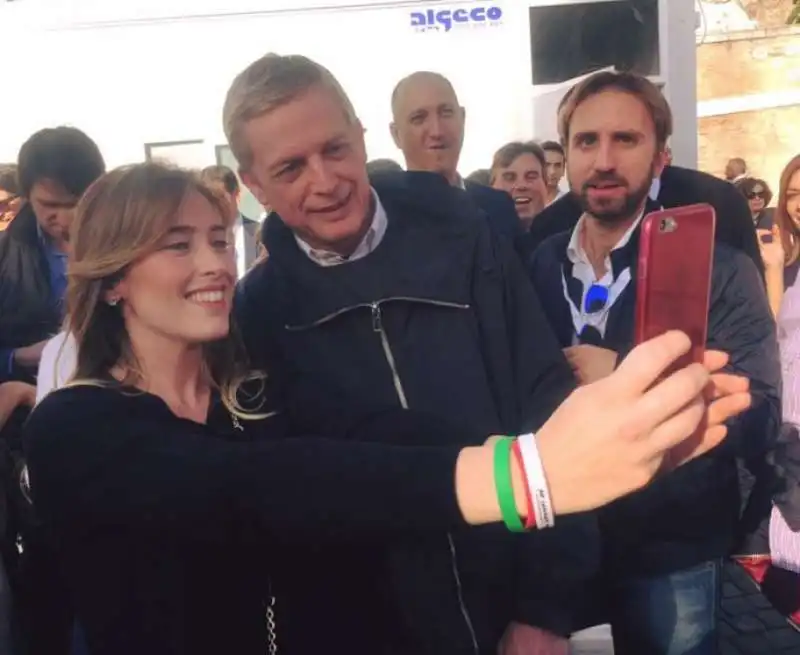 maria elena boschi gianni cuperlo selfie