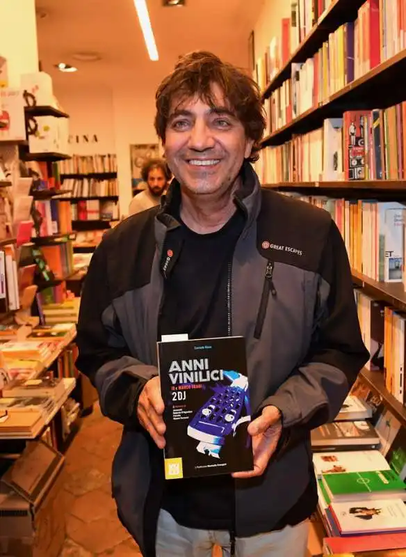 maurizio catalani con il libro di rizza