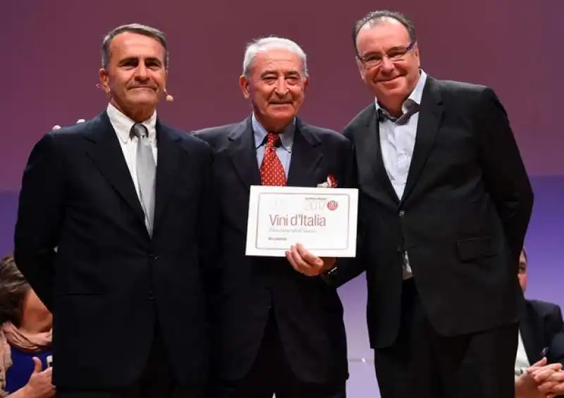 Paolo Cuccia, presidente del Gambero Rosso SpA; Vittorio Moretti; Thierry Desseauve, editore 4413d6