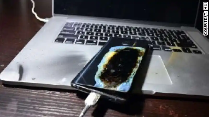 SAMSUNG NOTE  7 PRENDE FUOCO