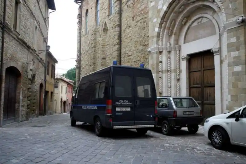 trasferimento detenuti da camerino a roma