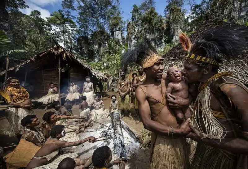 uomo mummificato in nuova guinea 8