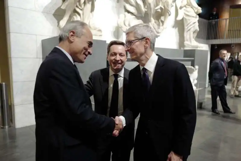 adnrea monti   andrea ceccherini tim cook