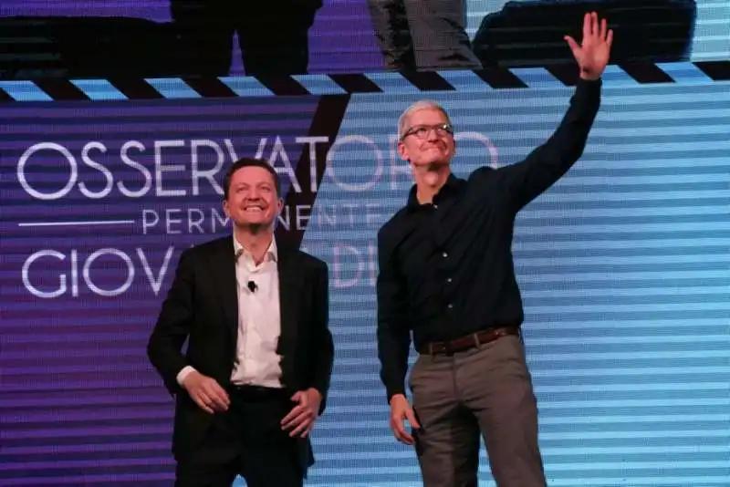 andrea ceccherini e tim cook   