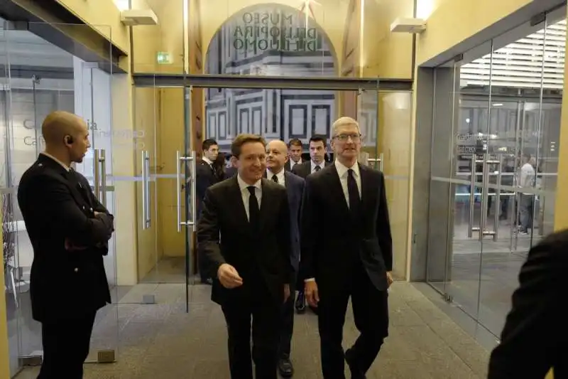 andrea ceccherini e tim cook a firenze