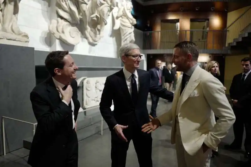 andrea ceccherini   tim cook   lapo elkann 3