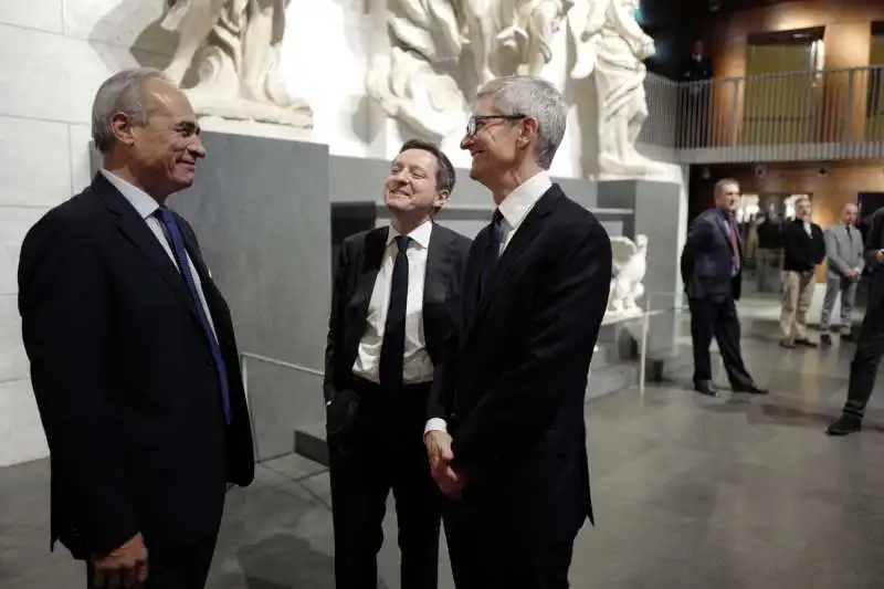 andrea monti   ceccherini   tim cook