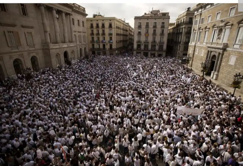 BARCELLONA MANIFESTAZIONE PER IL DIALOGO