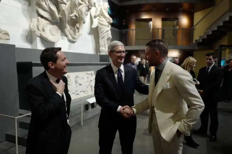 ceccherini   tim cook   lapo elkann