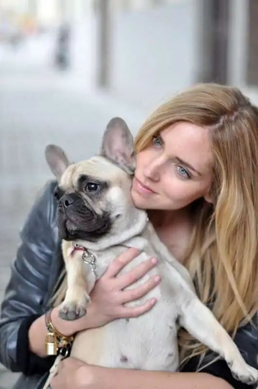 chiara ferragni  e il carlino matilda