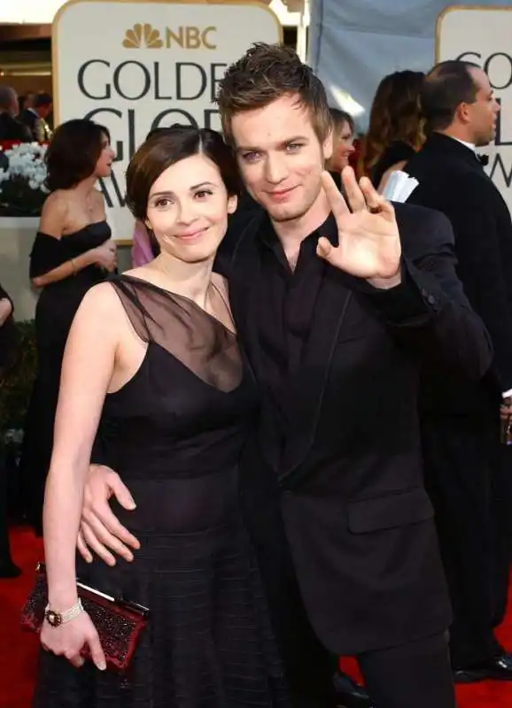 ewan  mcgregor con la moglie eve mavrakis