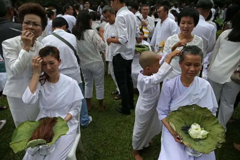 festa e preghiere in thailandia per il re 3