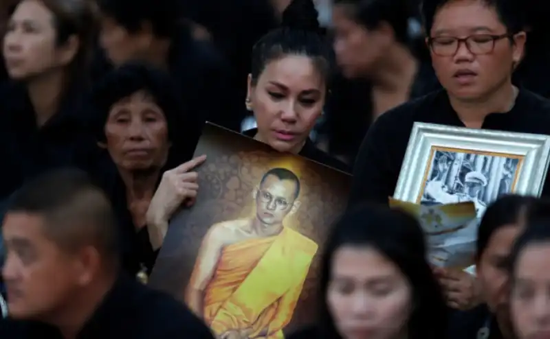 funerale re bhumibol adulyadej 