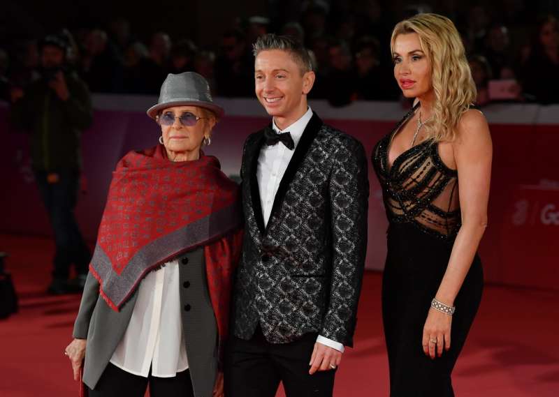 gianluca mech con valeria marini e la madre gianna orru