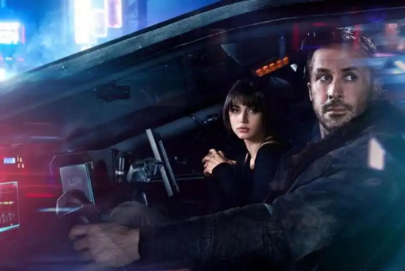 gosling in blade runner 2049 copia