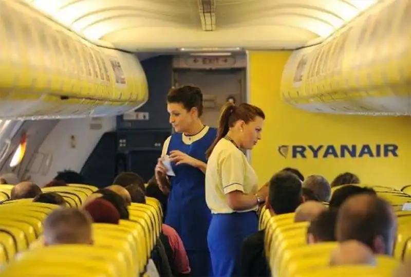 HOSTESS RYANAIR