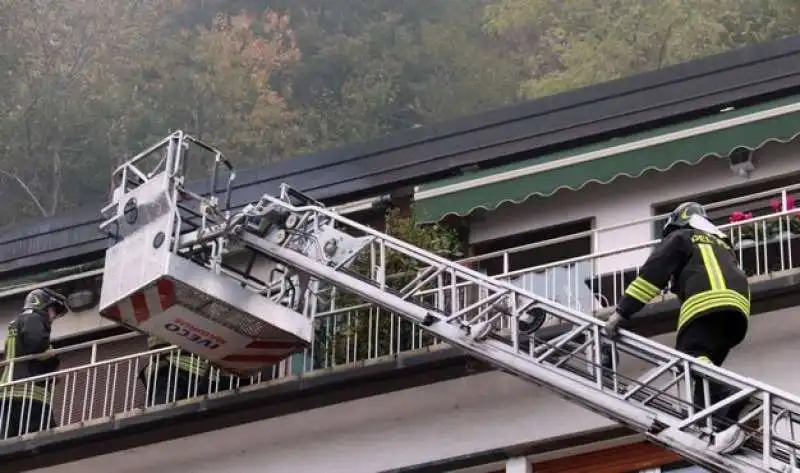 INCENDIO  SAN FERMO DELLA BATTAGLIA COMO