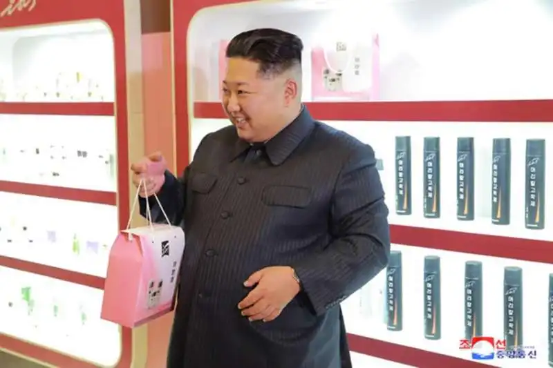 kim jong alla fabbrica dei cosmetici