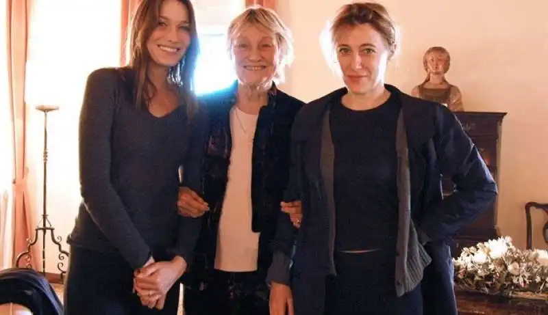 MARISA BRUNI TEDESCHI CON LE FIGLIE VALERIA E CARLA