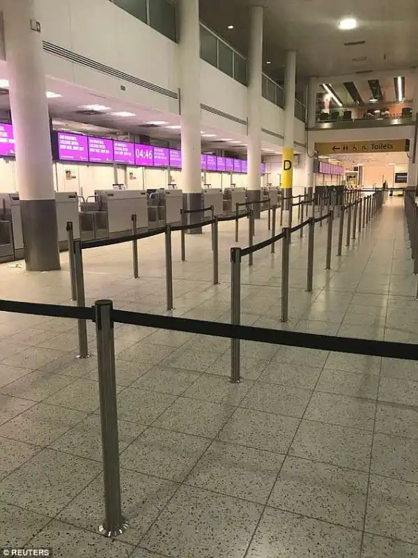 monarch airlines fallita la situazione oggi a gatwick