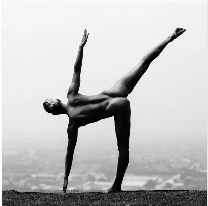 nude yoga girl copia