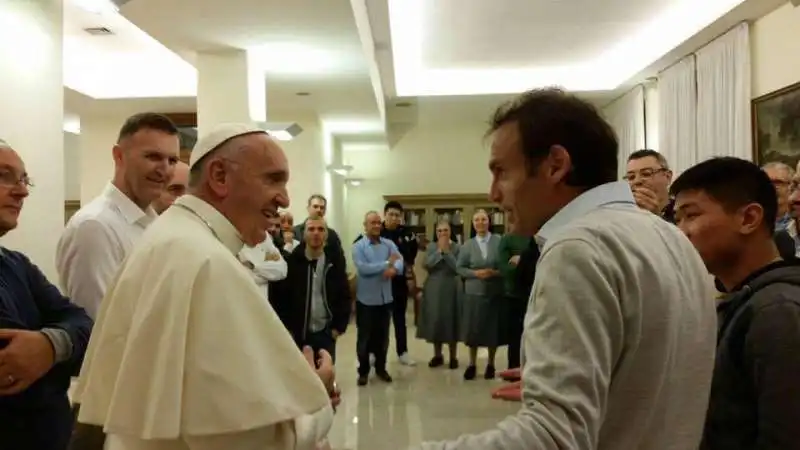 PAPA FRANCESCO  CON DON MARCO POZZA