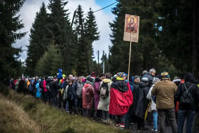 POLONIA - PREGHIERE AL CONFINE CONTRO L ISLAMIZZAZIONE   