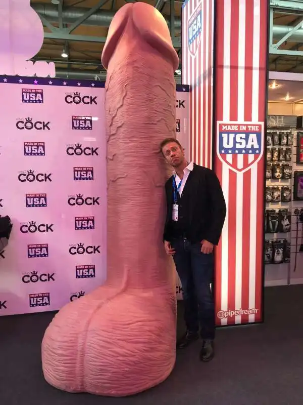 rocco siffredi alla fiera del sesso di berlino  3