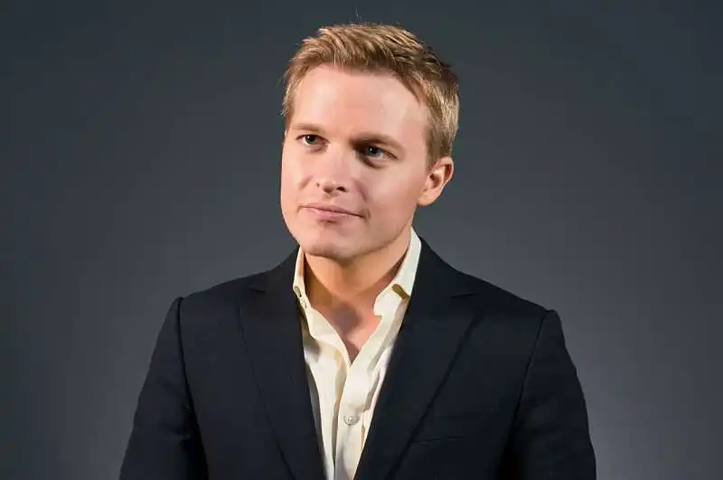 ronan farrow