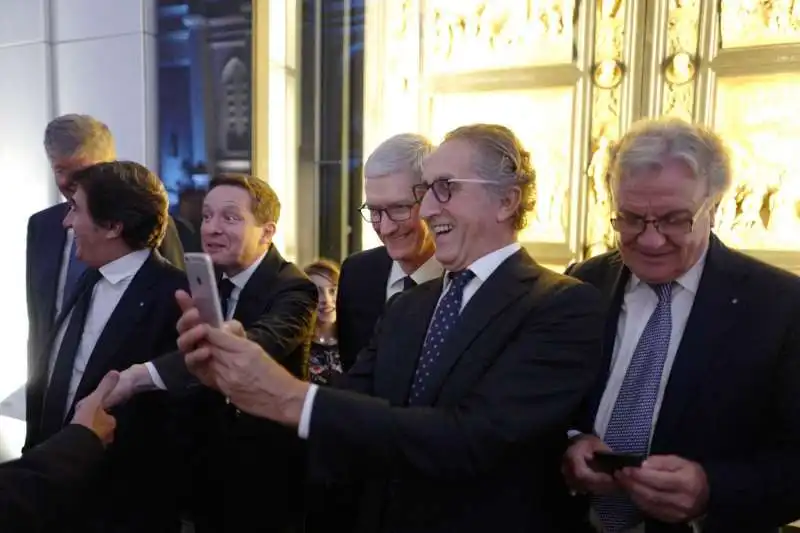 selfie con tim cook