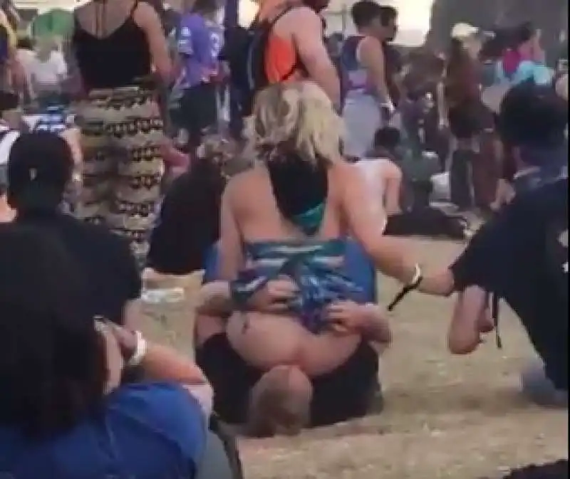 SESSO E ANILINGUS A UN FESTIVAL IN FLORIDA