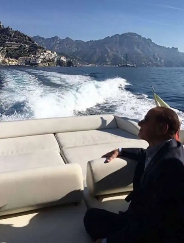 SILVIO BERLUSCONI IN BARCA