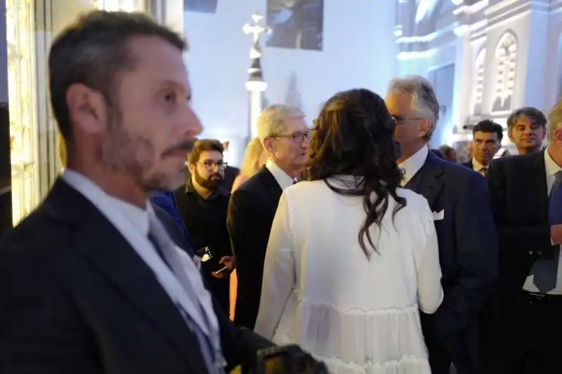 tim cook e andrea bocelli