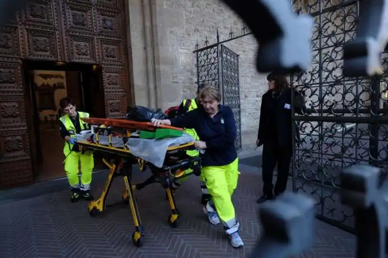 Tragedia nella Basilica di Santa Croce a Firenze