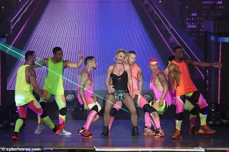 britney spears in lingerie durante un concerto in texas 14