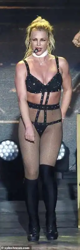 britney spears in lingerie durante un concerto in texas 9