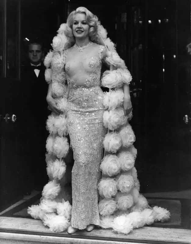 carroll baker in pierre balmain (1964)