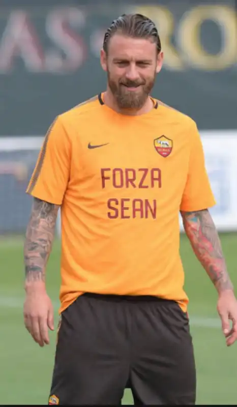 de rossi maglietta forza sean