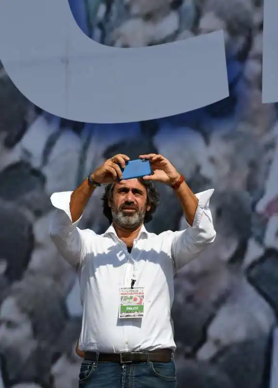 francesco bonifazi fotografa la piazza