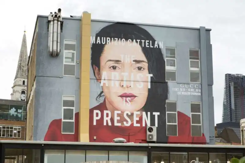 i murales di cattelan con marina abramovic 1