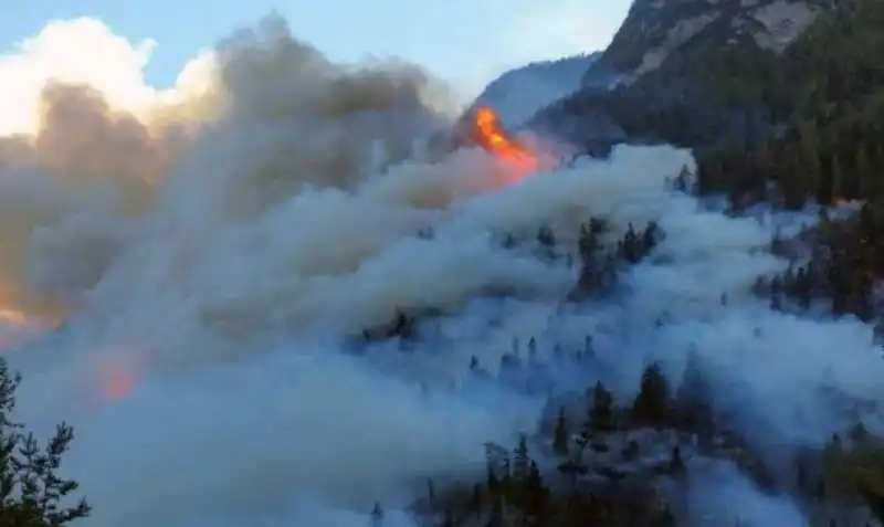 incendio in provincia di belluno  2