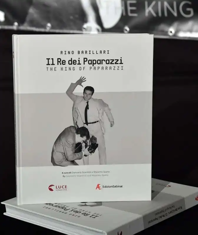 libro della mostra fotografica