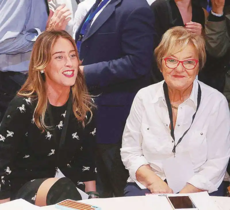 LO STIVALE A META COSCIA DI MARIA ELENA BOSCHI ALLA LEOPOLDA 9