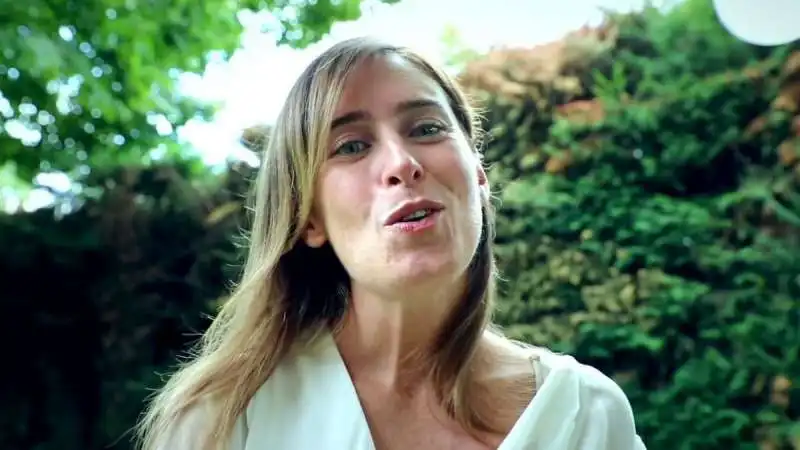 MARIA ELENA BOSCHI IN POSA PER MAXIM 